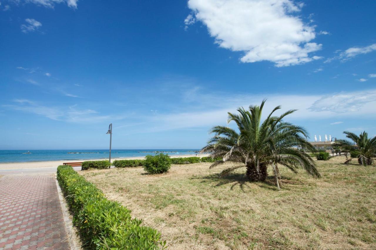 Mazzarosa Residence Roseto Degli Abruzzi Ngoại thất bức ảnh