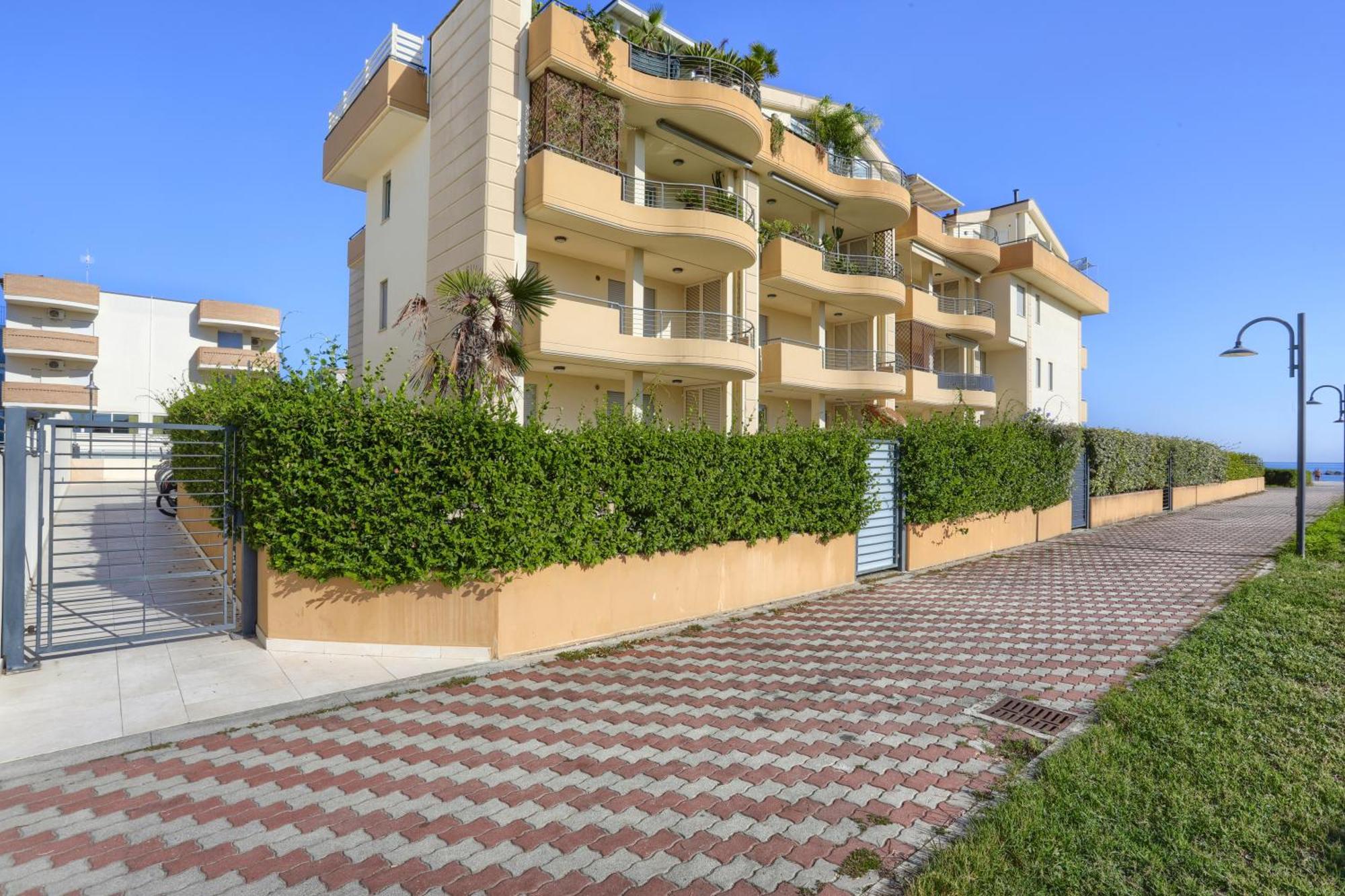 Mazzarosa Residence Roseto Degli Abruzzi Ngoại thất bức ảnh